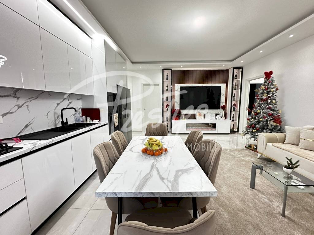 Cucina - Quadrilocale piazza Caduti per la Libertà, La Spezia - foto 2