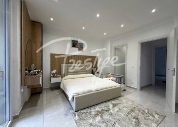 Camera da letto - Quadrilocale piazza Caduti per la Libertà, La Spezia - foto 6