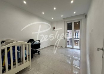 Camera da letto - Quadrilocale piazza Caduti per la Libertà, La Spezia - foto 10