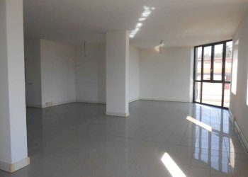 DSCN0082 - Locale Commerciale strada provinciale Strada Provinciale 415 Paullese, 19, Madignano - foto 1