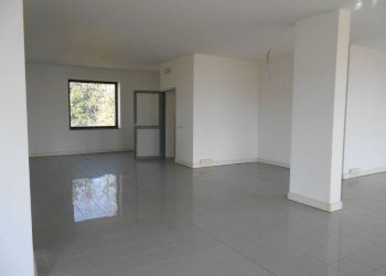 DSCN0083 - Locale Commerciale strada provinciale Strada Provinciale 415 Paullese, 19, Madignano - foto 14