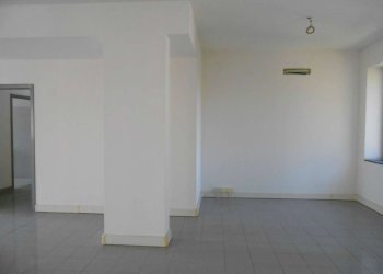 DSCN0089 - Locale Commerciale strada provinciale Strada Provinciale 415 Paullese, 19, Madignano - foto 15