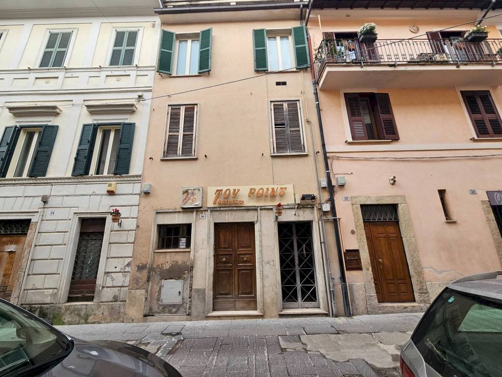 Facciata - Negozio via Terenzio Varrone, Rieti - foto 1