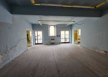 Interno non residenziale - Negozio via Terenzio Varrone, Rieti - foto 7