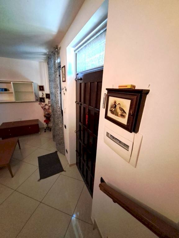 Ingresso - Villa a Schiera via Asiago, 133, Caronno Pertusella - foto 2