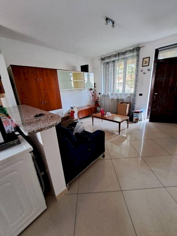 Soggiorno - Villa a Schiera via Asiago, 133, Caronno Pertusella - foto 3