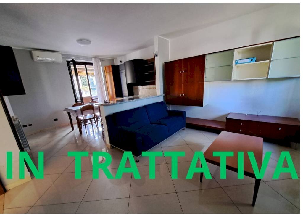 Salone - Villa a Schiera via Asiago, 133, Caronno Pertusella - foto 1