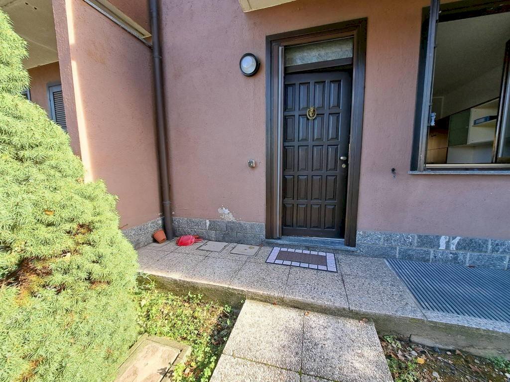 Ingresso - Villa a Schiera via Asiago, 133, Caronno Pertusella - foto 2