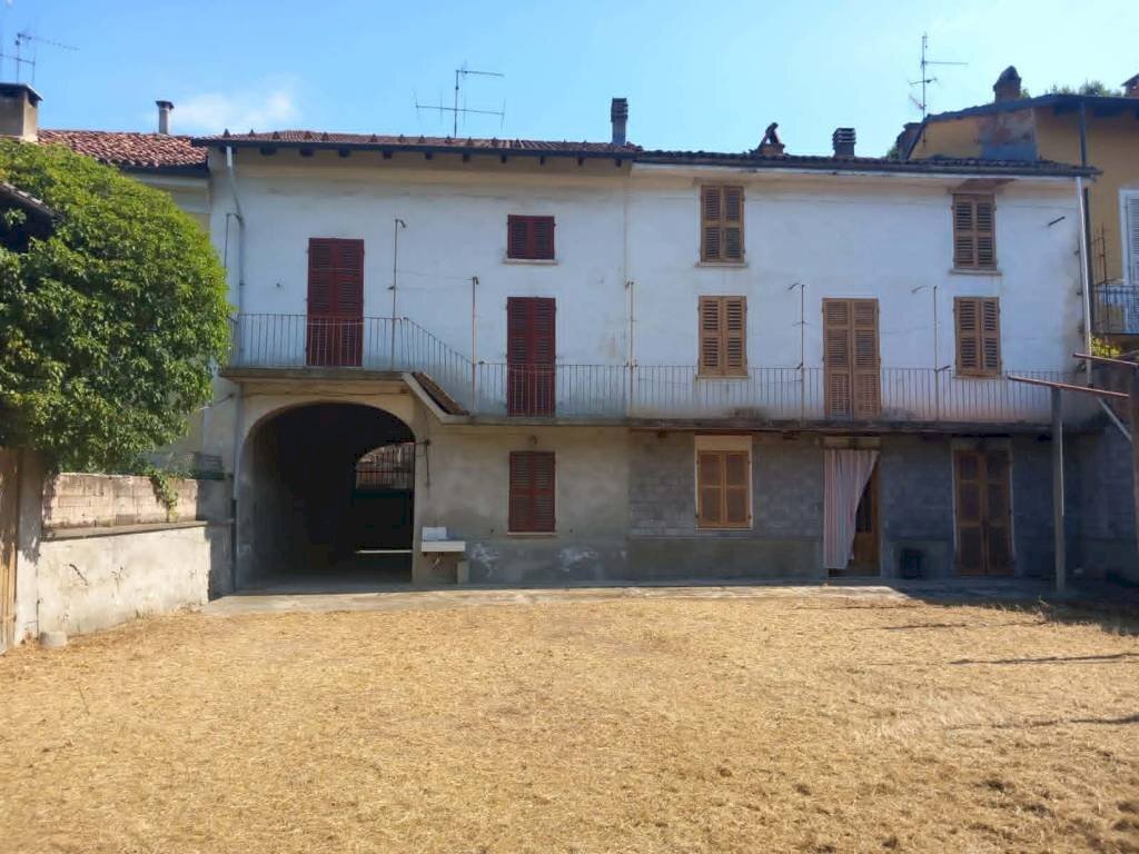Facciata - Rustico via Vittorio Emanuele II, Castelnuovo Belbo - foto 2