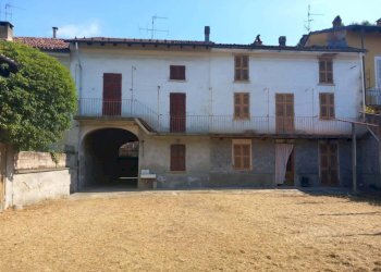 Facciata - Rustico via Vittorio Emanuele II, Castelnuovo Belbo - foto 2