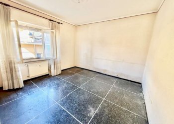 appartamento piano alto con balconata in vendita g - Trilocale via Stefanina Moro, Genova (zona Quezzi) - foto 5