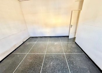 appartamento piano alto con balconata in vendita g - Trilocale via Stefanina Moro, Genova (zona Quezzi) - foto 6