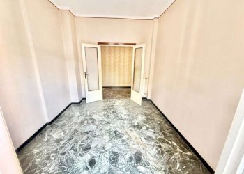 appartamento piano alto con balconata in vendita g - Trilocale via Stefanina Moro, Genova (zona Quezzi) - foto 9