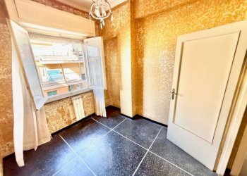 appartamento piano alto con balconata in vendita g - Trilocale via Stefanina Moro, Genova (zona Quezzi) - foto 11