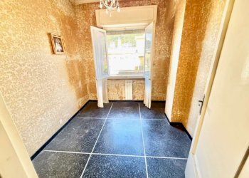 appartamento piano alto con balconata in vendita g - Trilocale via Stefanina Moro, Genova (zona Quezzi) - foto 12