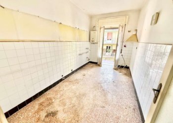 appartamento piano alto con balconata in vendita g - Trilocale via Stefanina Moro, Genova (zona Quezzi) - foto 13