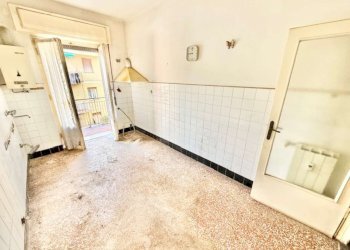 appartamento piano alto con balconata in vendita g - Trilocale via Stefanina Moro, Genova (zona Quezzi) - foto 14