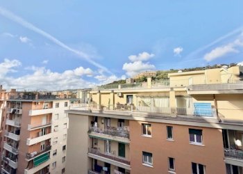 appartamento piano alto con balconata in vendita g - Trilocale via Stefanina Moro, Genova (zona Quezzi) - foto 17