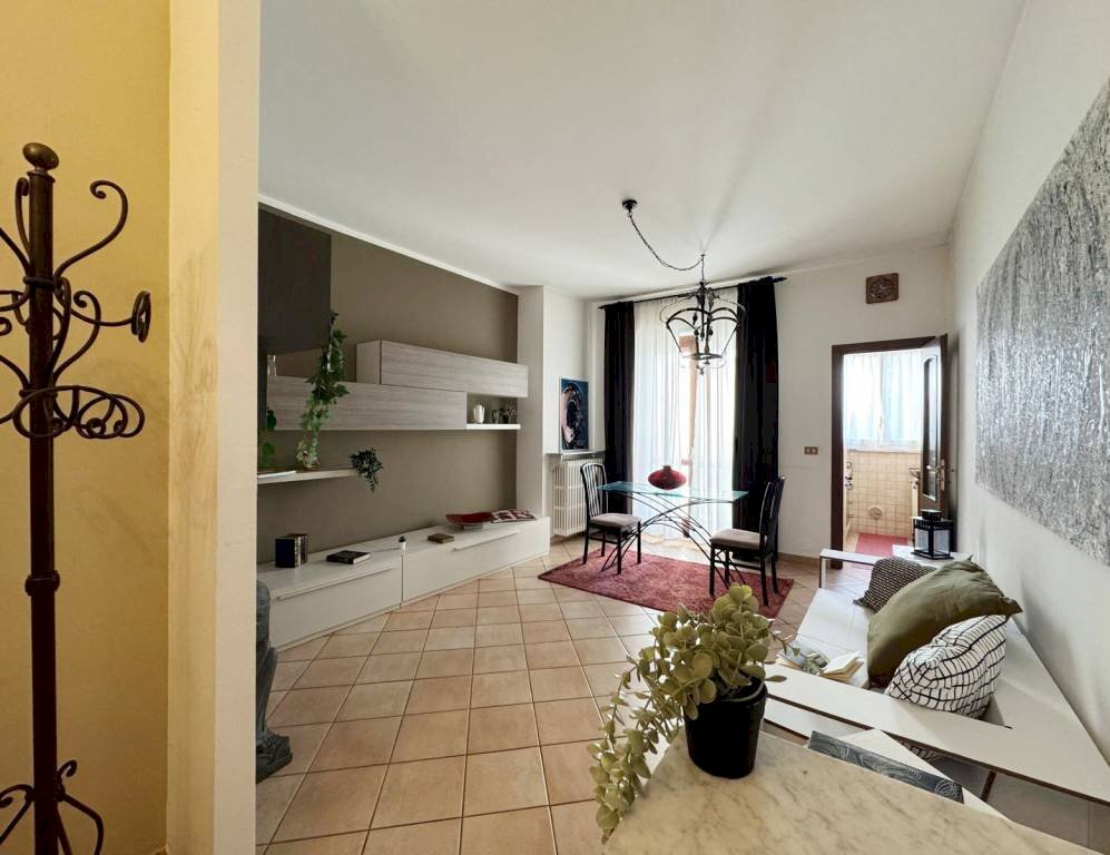 Salone - Two-room apartment Torino (neighborhood Santa Rita) - photo 1