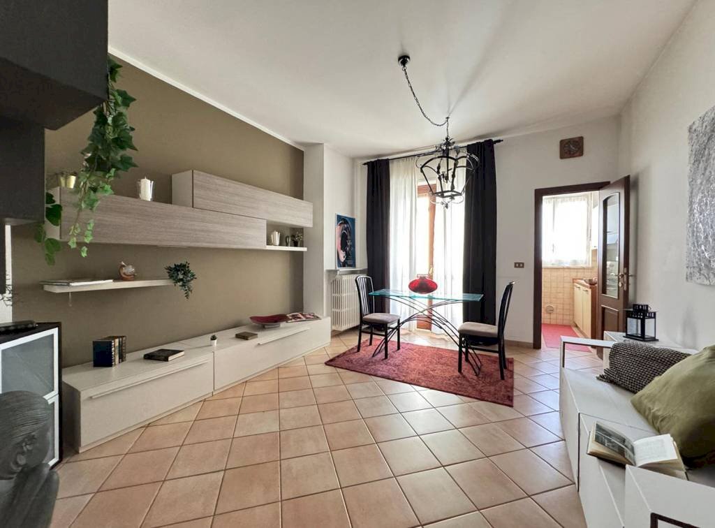 Salone - Two-room apartment Torino (neighborhood Santa Rita) - photo 2