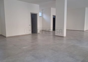 WhatsApp Image 2026-02-02 at 11.26.06.jpeg - Commercial Premises Via Raffaele Musone, Marcianise - photo 7