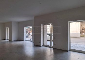 WhatsApp Image 2026-02-02 at 11.26.07 (1).jpeg - Commercial Premises Via Raffaele Musone, Marcianise - photo 8