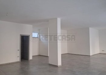 WhatsApp Image 2026-02-02 at 11.26.07 (4).jpeg - Commercial Premises Via Raffaele Musone, Marcianise - photo 11