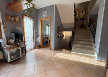 WhatsApp Image 2025-12-18 at 12.13.49.jpeg - Villa a Schiera Via Giudice Falcone, Marcianise - foto 5