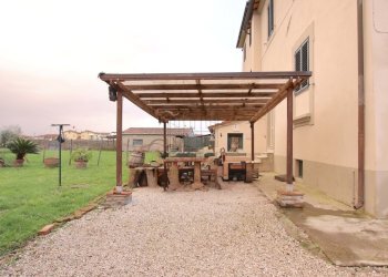 vendesi casa colonica con giardino lucca IMG_8925. - Casa indipendente Via della Santissima Annunziata 531, Lucca - foto 1