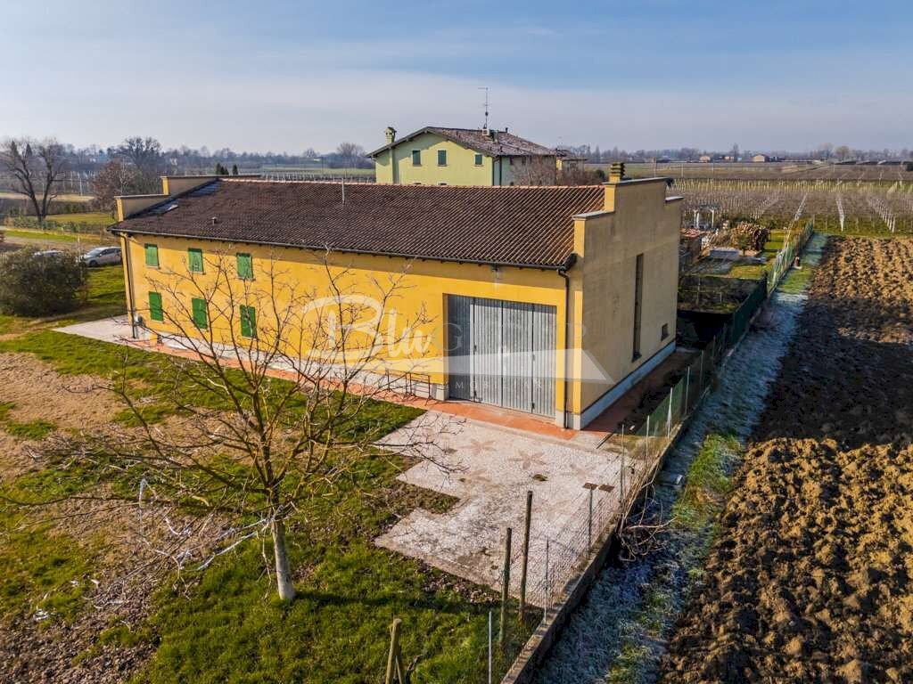 Four-room apartment Campogalliano - photo 1