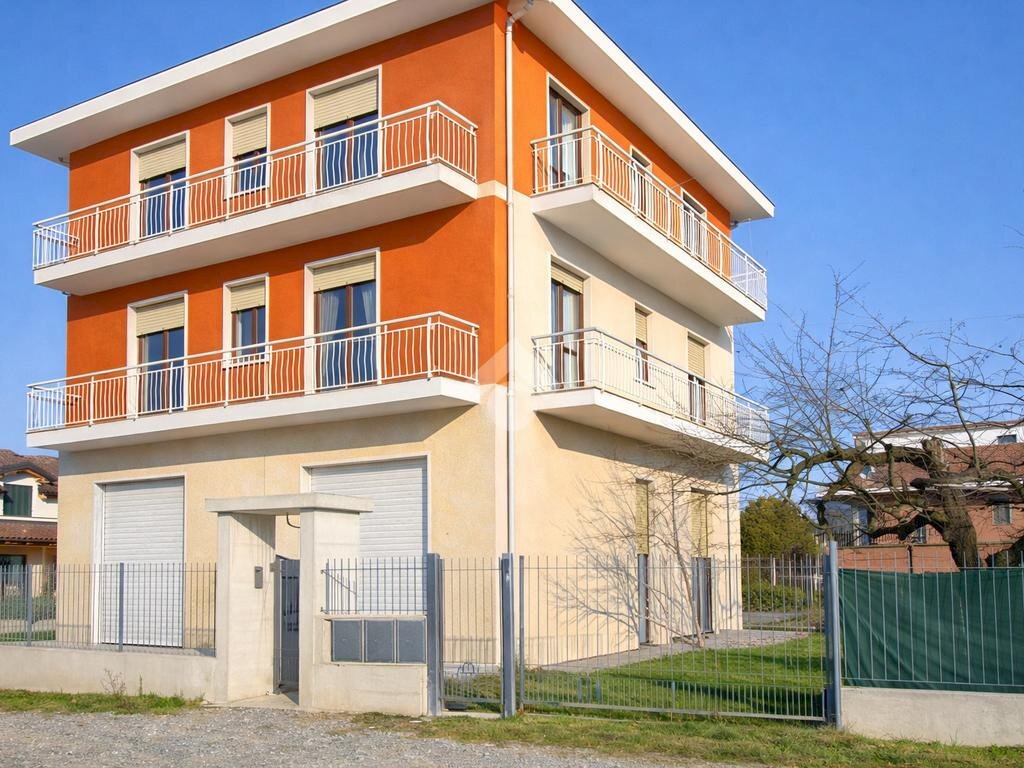 Quadrilocale Via Ugo Foscolo, La Loggia - foto 1