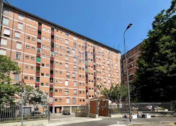 Trilocale Via Luigi Chiarelli, 8, Milano (zona Gallaratese) - foto 1