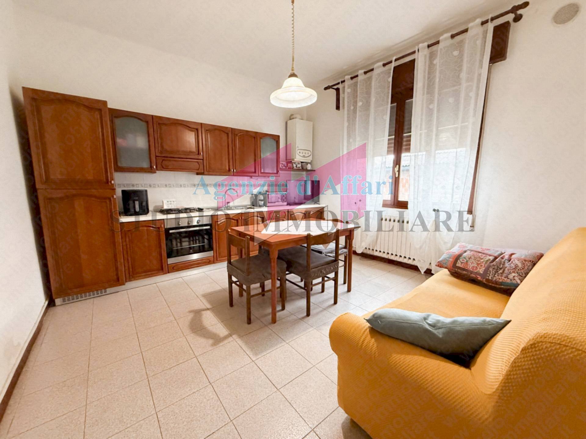 Foto 1 - Casa semi indipendente vi matteotti
 
510, Castelnovo Bariano - foto 1