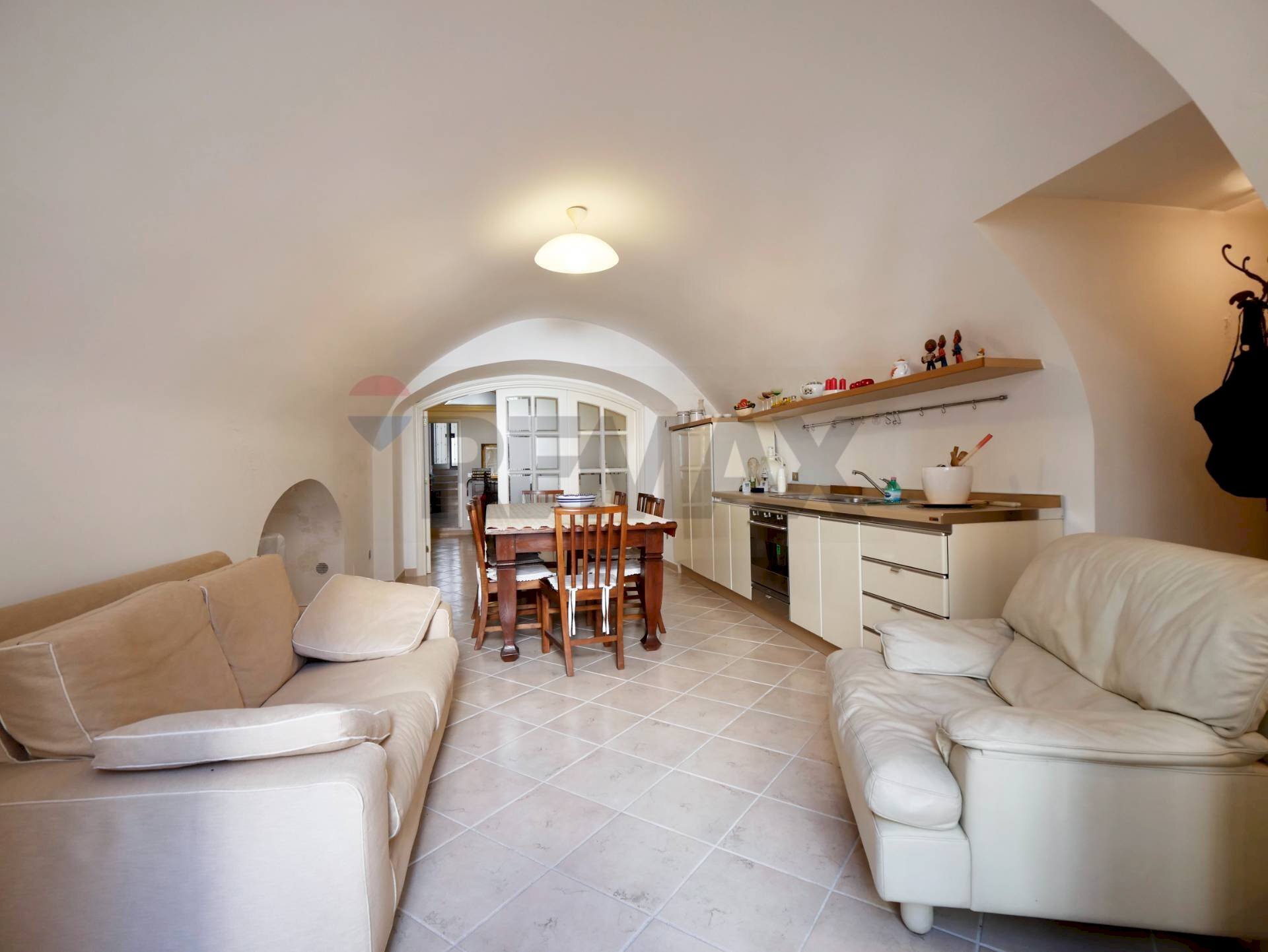 Sala da pranzo - Bilocale Via Martino
 
5, Bari - foto 1