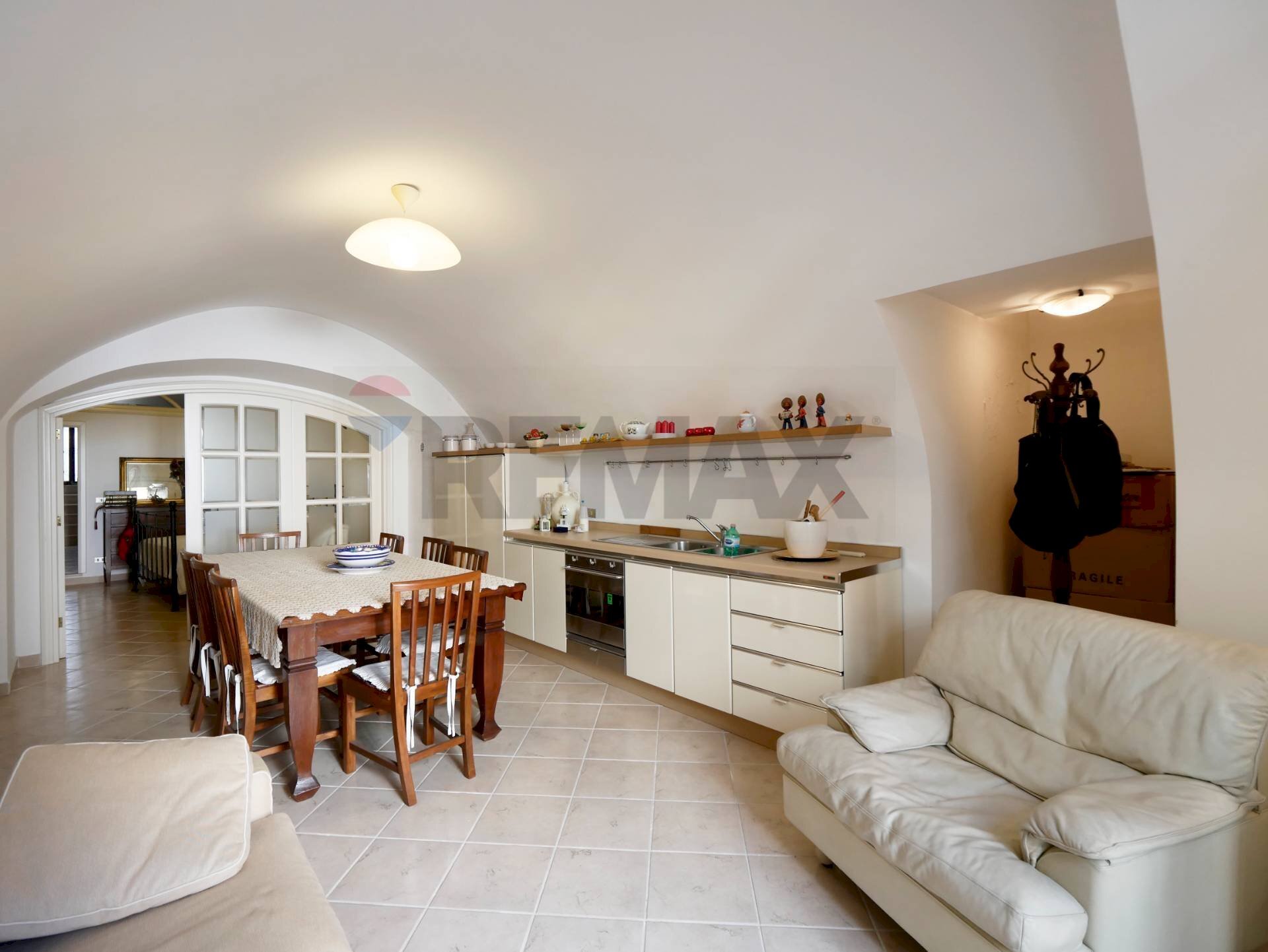 Sala da pranzo - Bilocale Via Martino
 
5, Bari - foto 3