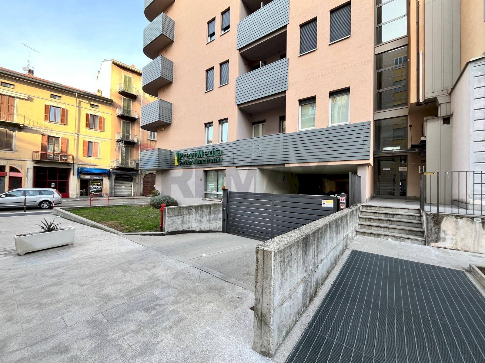 Edificio all\'aperto - Appartamento Via Medaglie d'Oro
16, Varese - foto 2