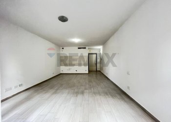 Stanza vuota - Appartamento Via Medaglie d'Oro
 
16, Varese - foto 9