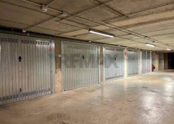 Parcheggio - Appartamento Via Medaglie d'Oro
 
16, Varese - foto 13