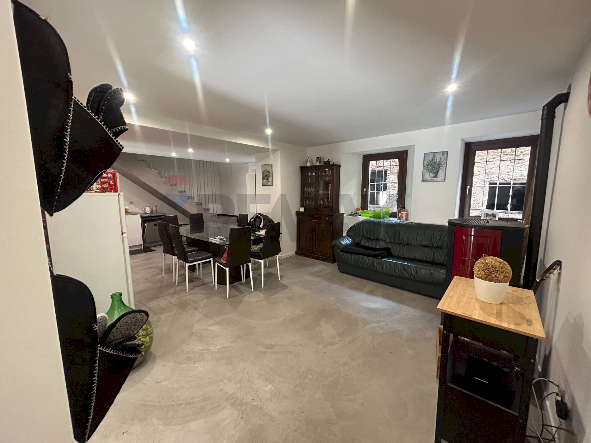 Sala da pranzo - Independent house Piazza XI Febbraio
8, Orino - photo 2