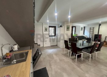 Sala da pranzo - Casa indipendente Piazza XI Febbraio
 
8, Orino - foto 1