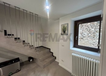 Scale - Casa indipendente Piazza XI Febbraio
 
8, Orino - foto 10