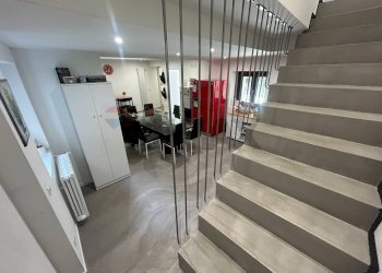 Scale - Casa indipendente Piazza XI Febbraio
 
8, Orino - foto 12