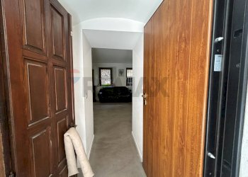 Hall / corridoio - Casa indipendente Piazza XI Febbraio
 
8, Orino - foto 14