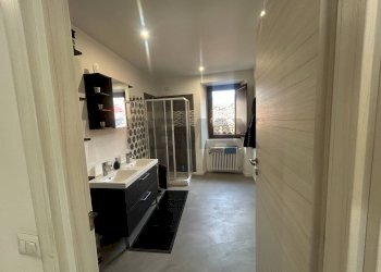 Bagno - Casa indipendente Piazza XI Febbraio
 
8, Orino - foto 16