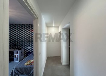 Hall / corridoio - Casa indipendente Piazza XI Febbraio
 
8, Orino - foto 19