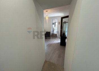 Hall / corridoio - Casa indipendente Piazza XI Febbraio
 
8, Orino - foto 26