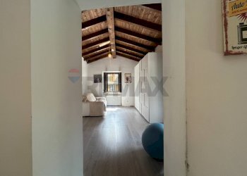 Hall / corridoio - Casa indipendente Piazza XI Febbraio
 
8, Orino - foto 30