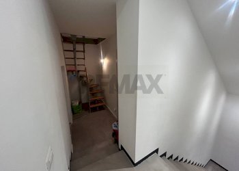 Hall / corridoio - Casa indipendente Piazza XI Febbraio
 
8, Orino - foto 34