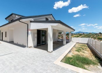 Terrazza - Casa indipendente VIA CARLO CATTANEO
 
83, Monterotondo - foto 2