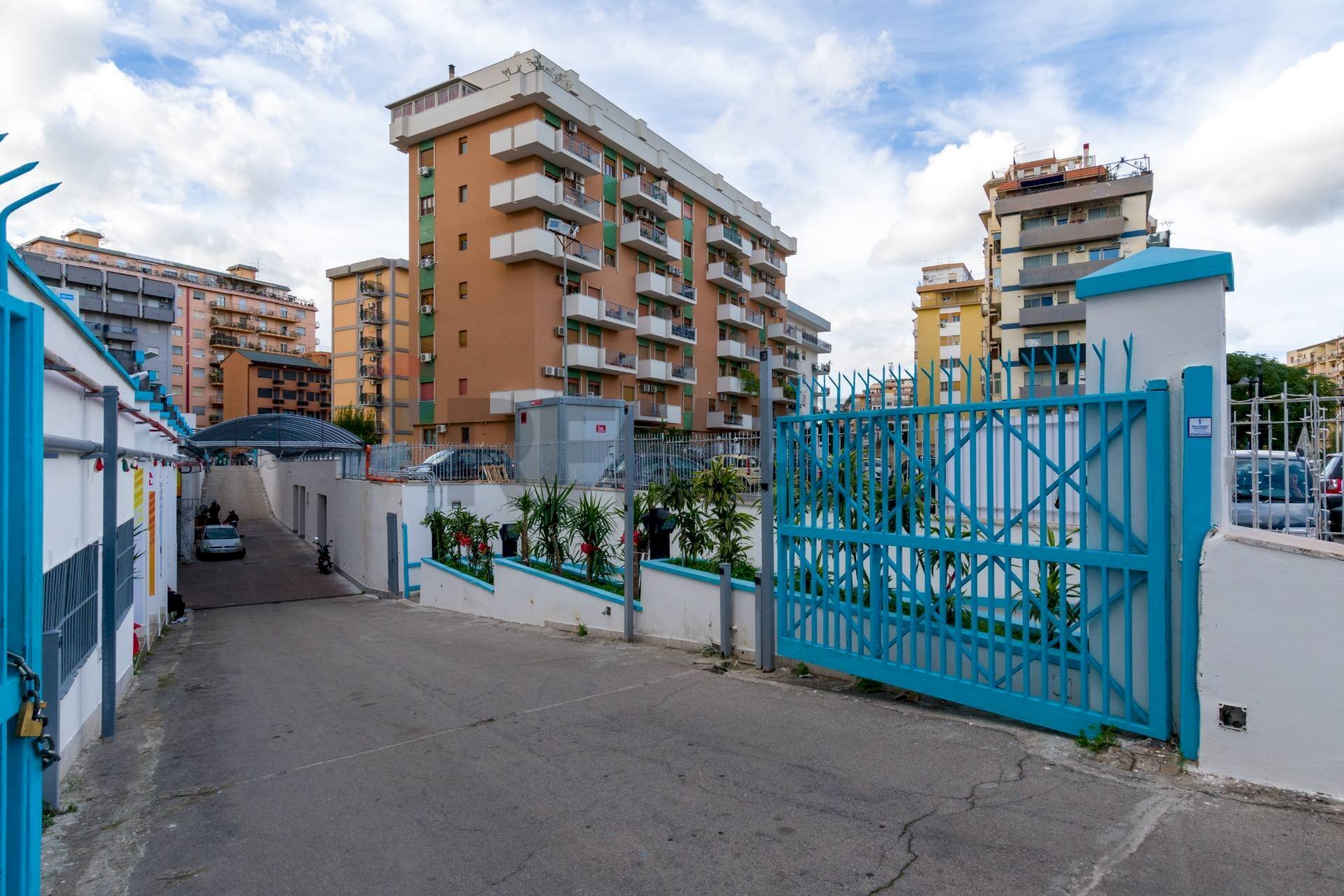 Edificio all\'aperto - Box VIA UMBERTO GIORDANO
 
176, Palermo - foto 1